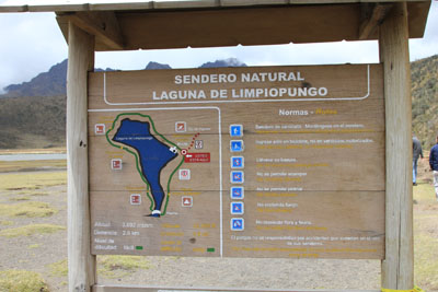 Vi vandrede en tur rundt om Laguna de Limpiopungo (Hundenes lagune)