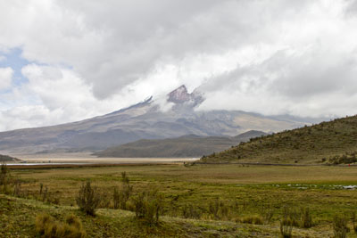 Lagunen med vulkanen Cotopaxi i baggrunden
