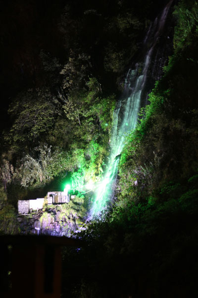 Vandfaldet i Baños ved nattetide