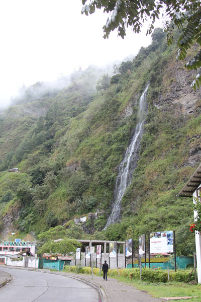 Vandfaldet i Baños i dagslys, den næste morgen