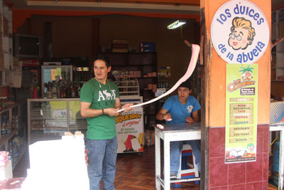 Banõs er i øvrigt meget kendt for sit håndlavede "brystsukker"