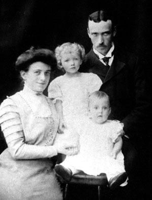 Mathilde og Christian med b&oslash;rn