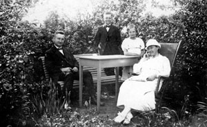 Jørgen Peter, William, Ellen og Ane Nielsine formentlig 6. april 1921 til Williams konfirmation