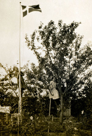 Rigmor og Ingrid i kolonihaven