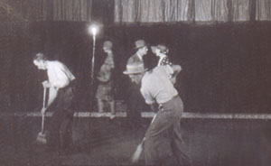 Svend Aage Pedersen - Mathildes søn - danser kostedans i Holywood - omkring 1929