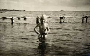 Annelise Hein Jensen ude at bade ved Ballen ved Svendborg