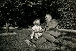 Jørgen Peter men barnebarnet Annelise