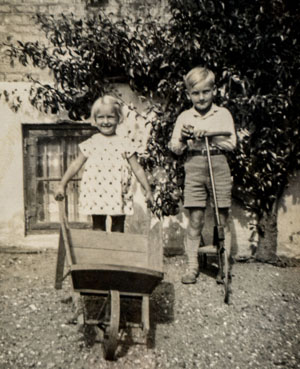 Annelise Hein Jensen sammen med 'fætter' Ove