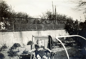 Henning - sommer 1945, i haven til Odensevej 51 i Svendborg