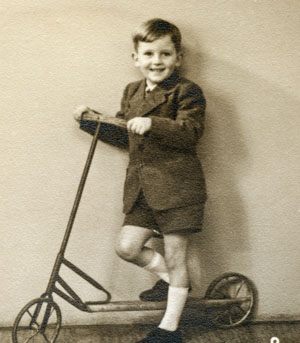 Henning med løbehjul - 1. december 1948