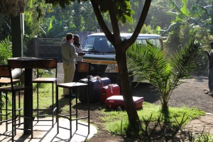 Her ankommer vi til Hotel L'Oasis i Arusha